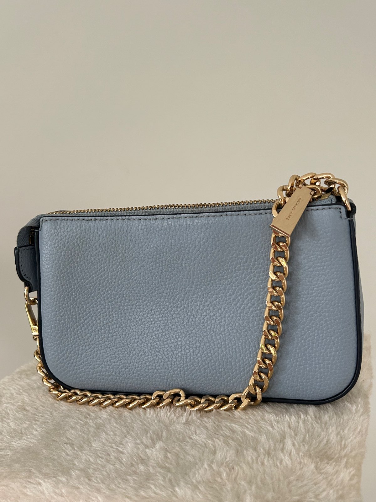 Michael Kors — Pochette Cuir Bleu Michael Kors Jet Set Charm — photo 3