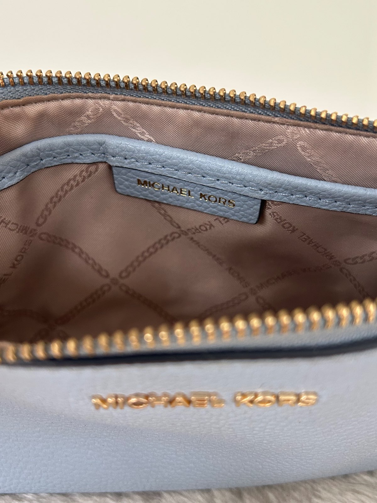 Michael Kors — Pochette Cuir Bleu Michael Kors Jet Set Charm — photo 5