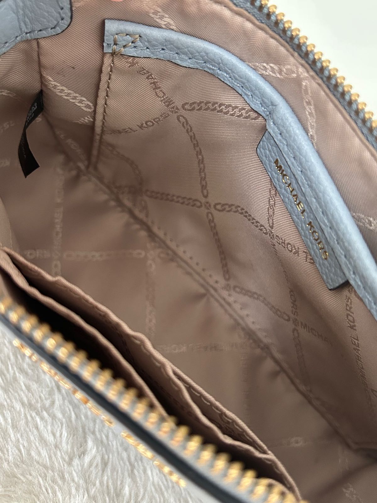 Michael Kors — Pochette Cuir Bleu Michael Kors Jet Set Charm — photo 6