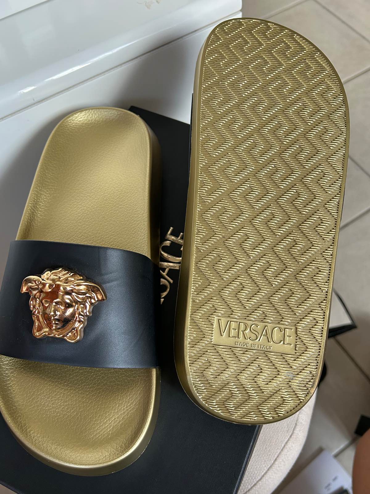 Versace — Mules VERSACE Medusa Noires & Or — photo 4