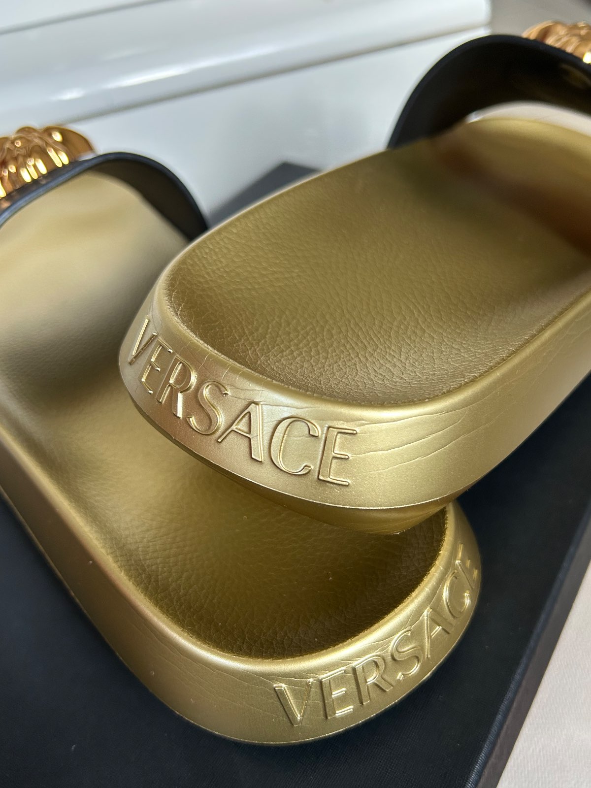 Versace — Mules VERSACE Medusa Noires & Or — photo 5