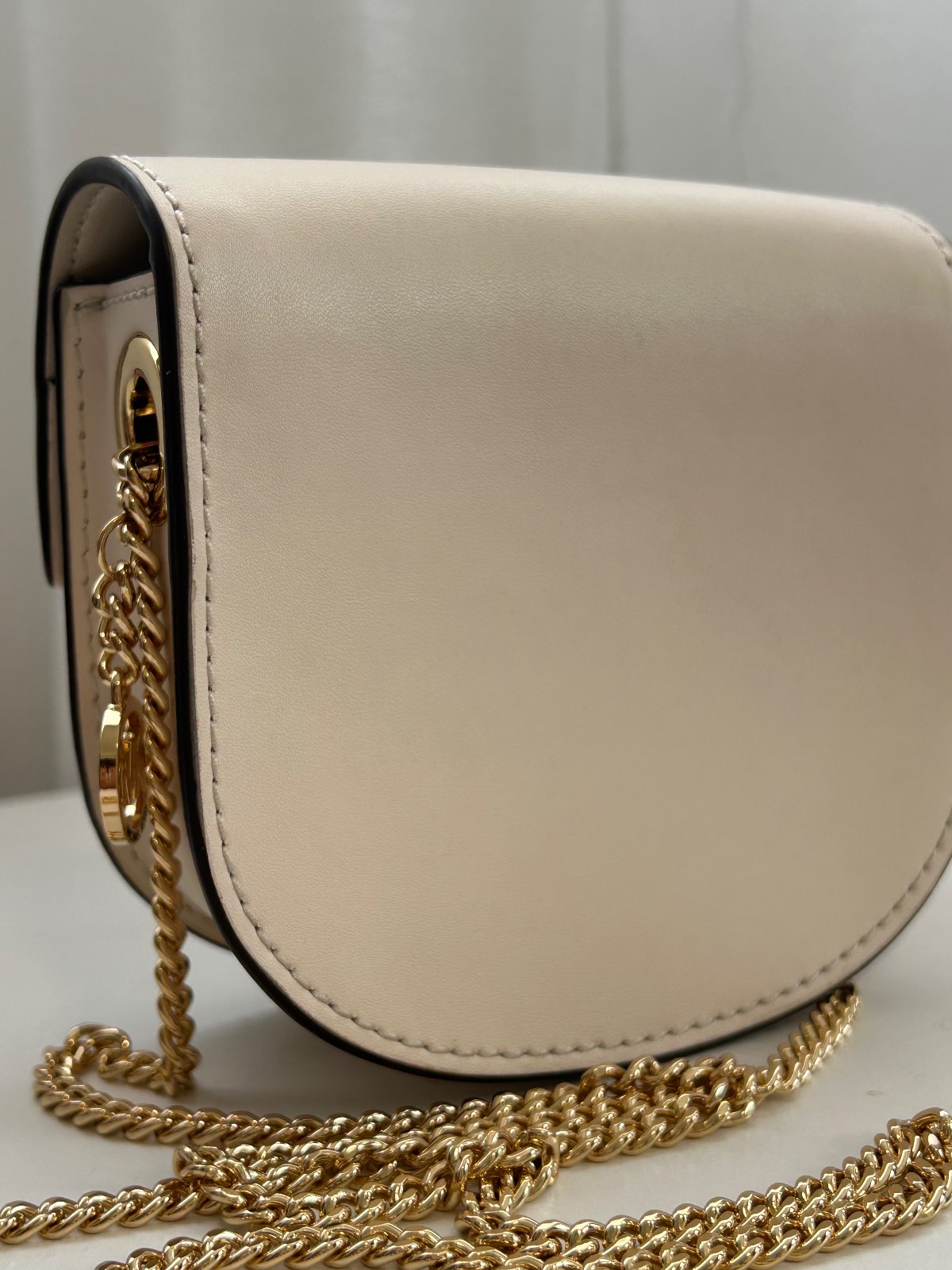 Michael Kors — Sac Michael Kors Mini Crossbody Saddle Beige Cuir Lisse — photo 4