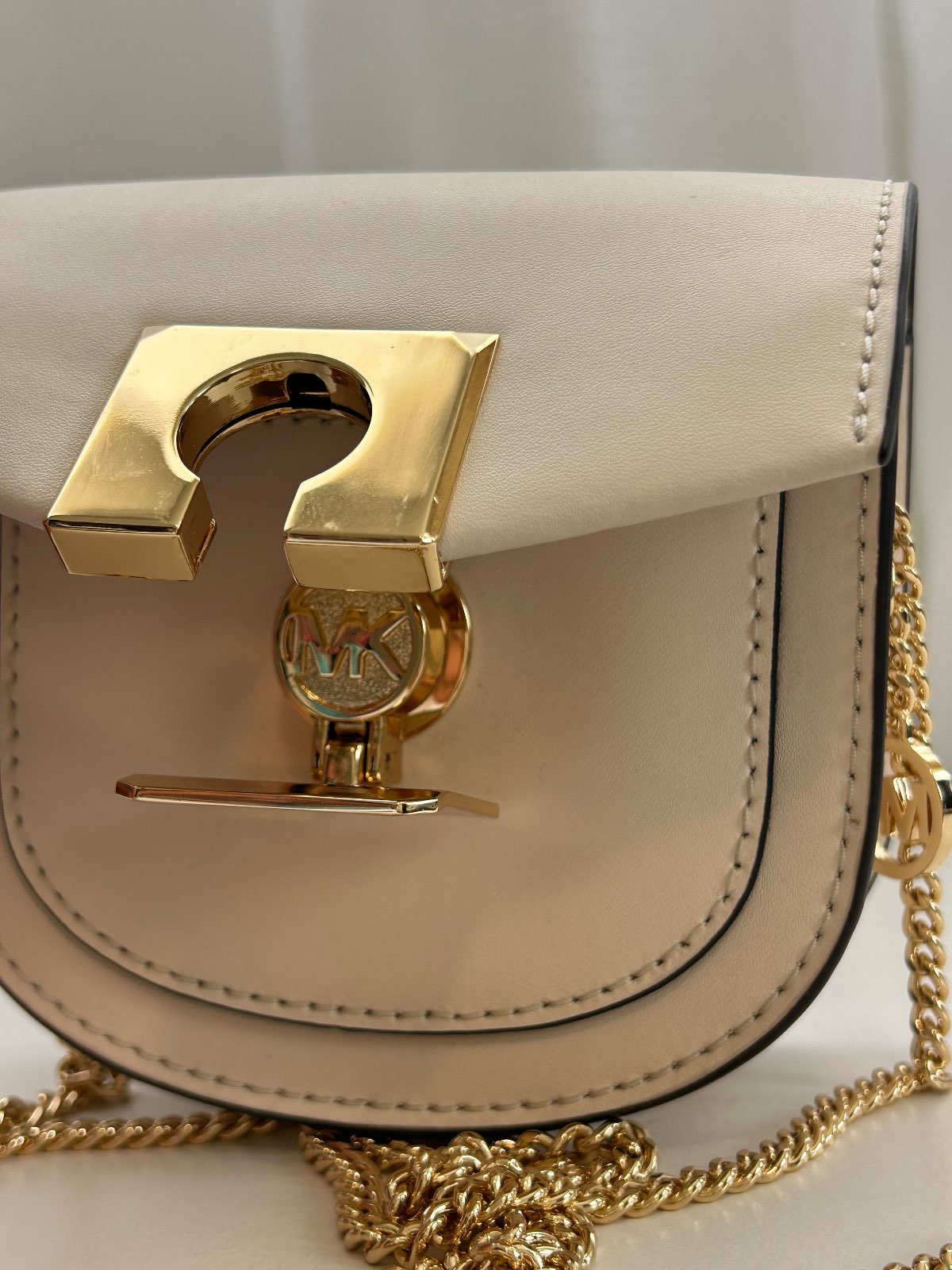 Michael Kors — Sac Michael Kors Mini Crossbody Saddle Beige Cuir Lisse — photo 6
