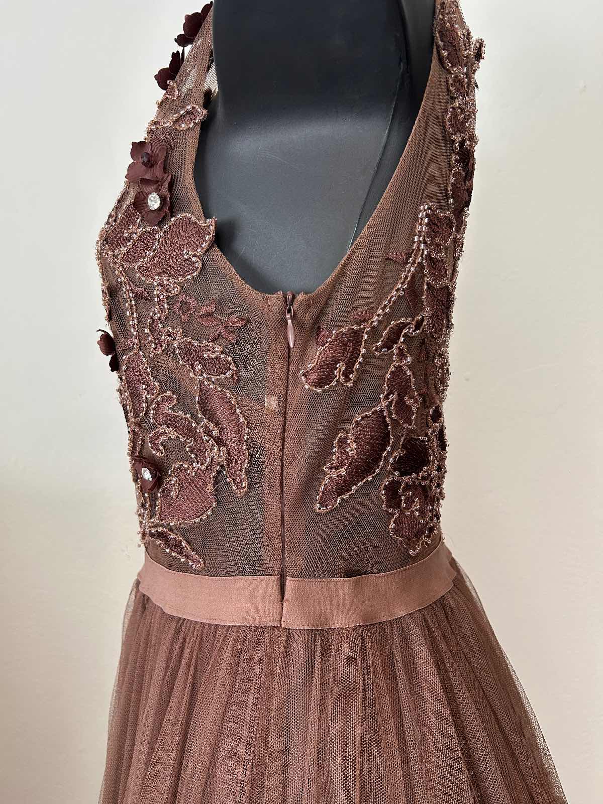 SHOWBIZ — Robe longue SHOWBIZ tulle chocolat & broderies — photo 3