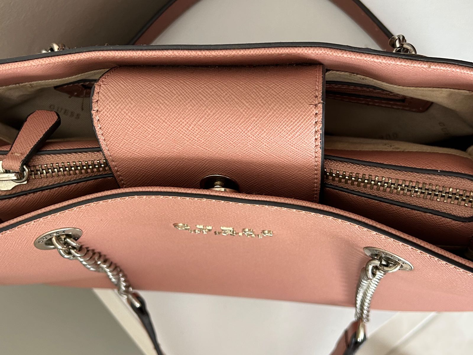 Guess — Sac àmain GUESS édition Los Angeles — photo 5
