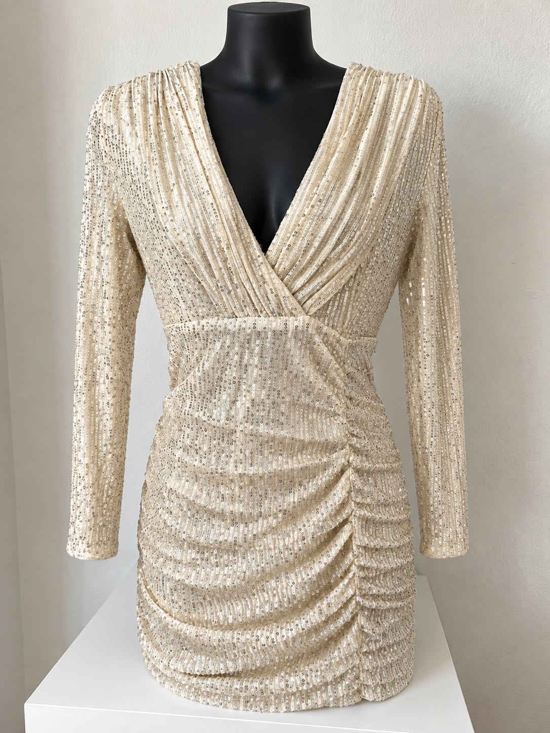 Miss one — Robe moulante à sequins champagne — photo 1