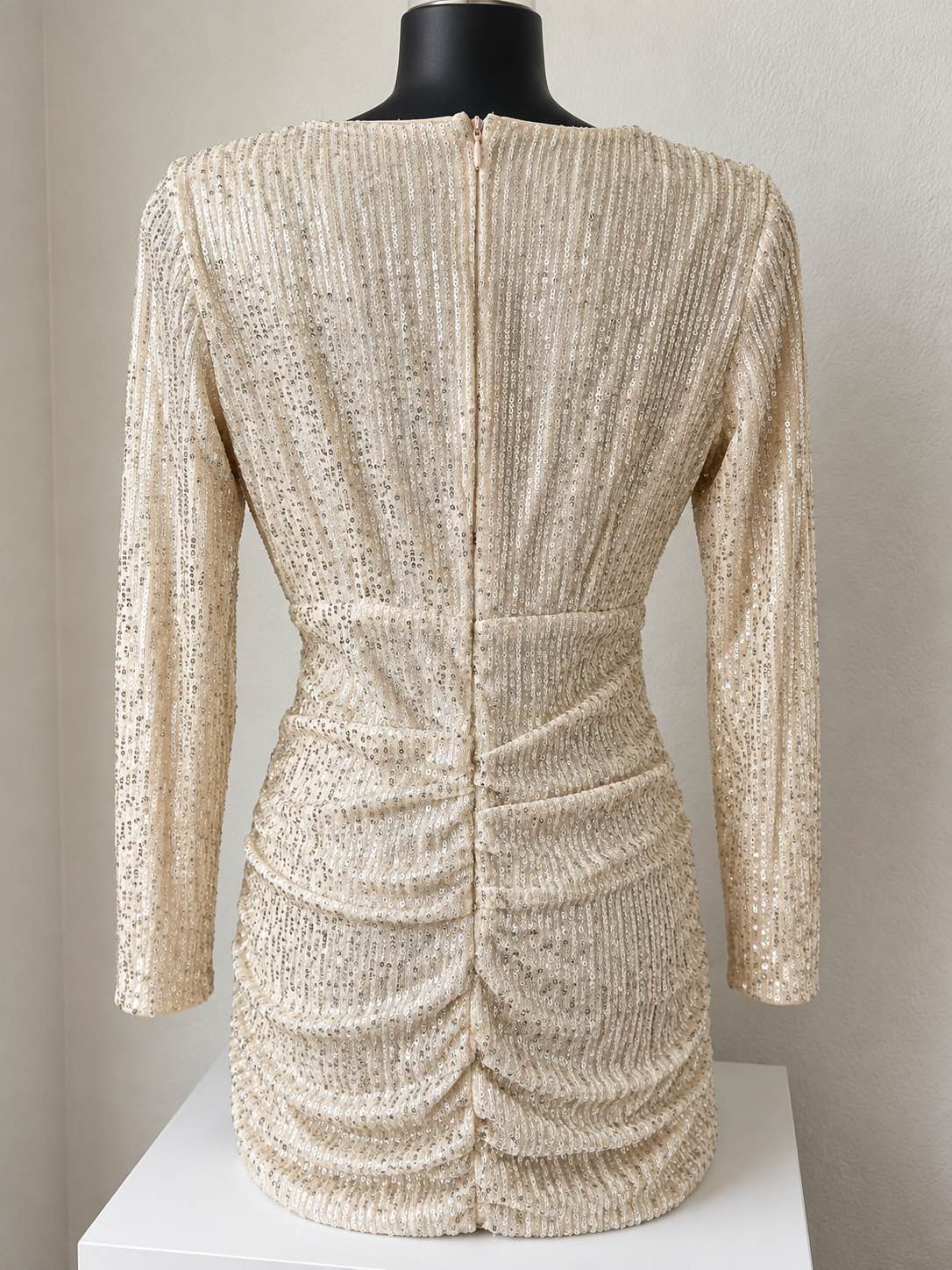 Miss one — Robe moulante à sequins champagne — photo 2