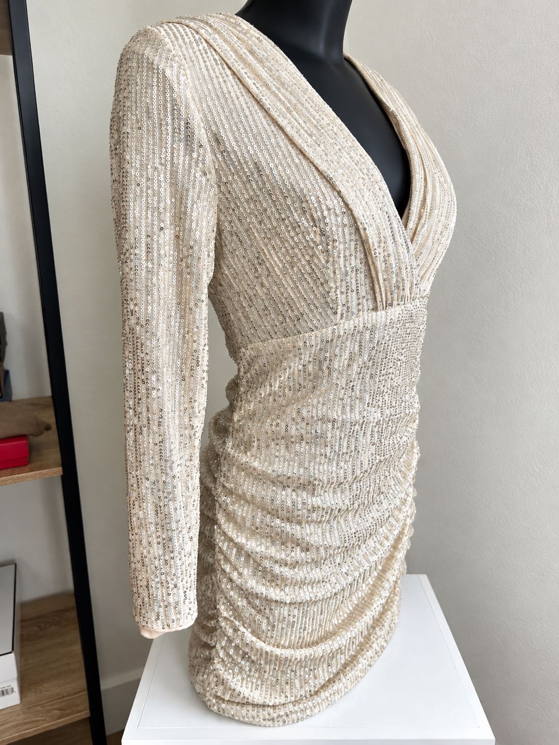 Miss one — Robe moulante à sequins champagne — photo 3