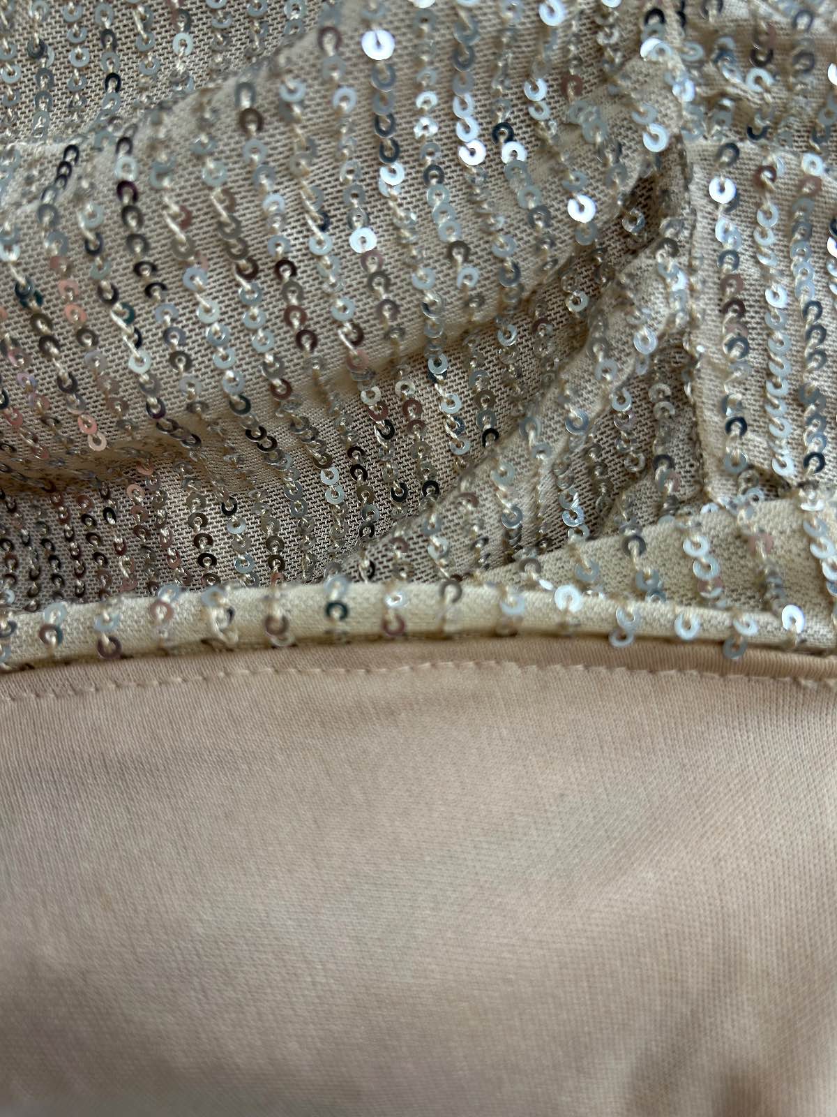 Miss one — Robe moulante à sequins champagne — photo 4