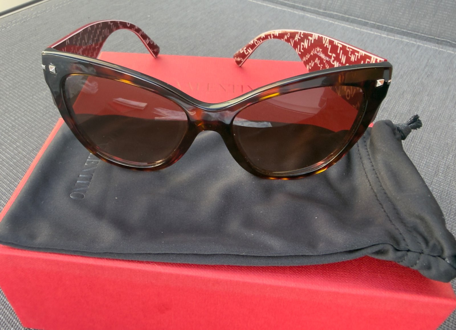 Valentino — Lunettes de Soleil pour Femme Online Valentino VA 4028 — photo 1