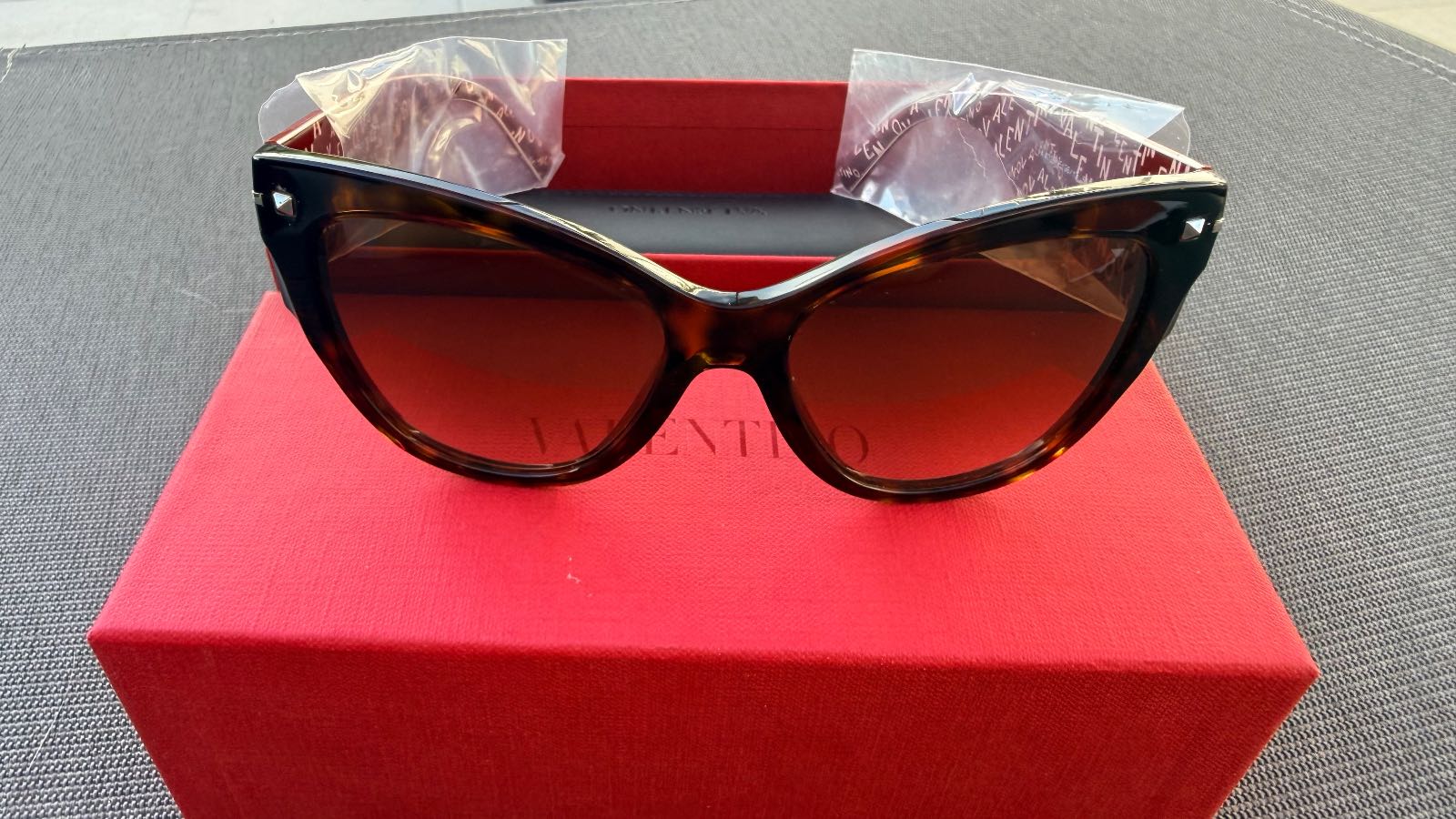 Valentino — Lunettes de Soleil pour Femme Online Valentino VA 4028 — photo 6