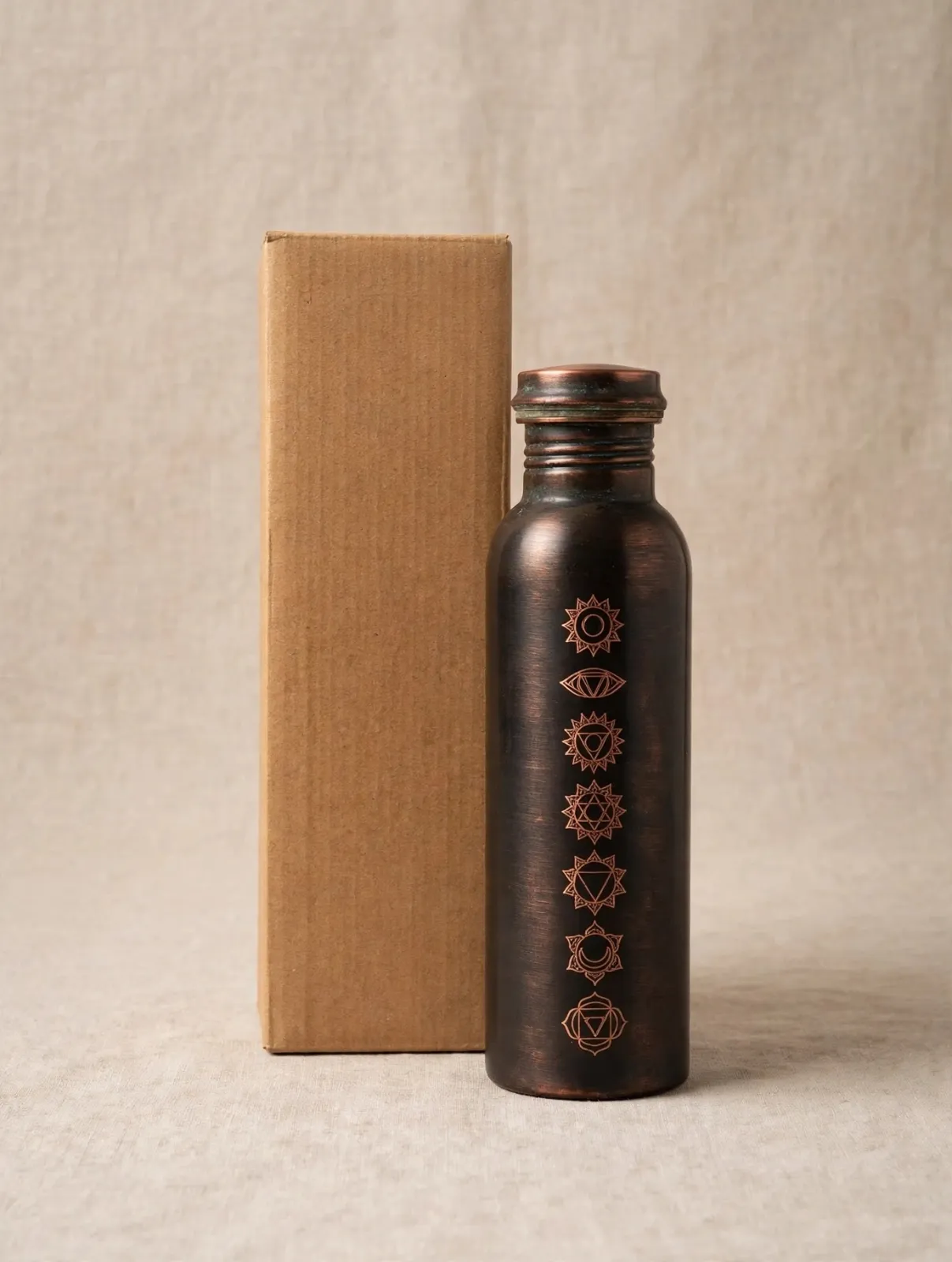 Aucune — 🤎 Gourde artisanale en 100% pur cuivre – Finition Marron Chocolat (950 ml) ✨ — photo 1