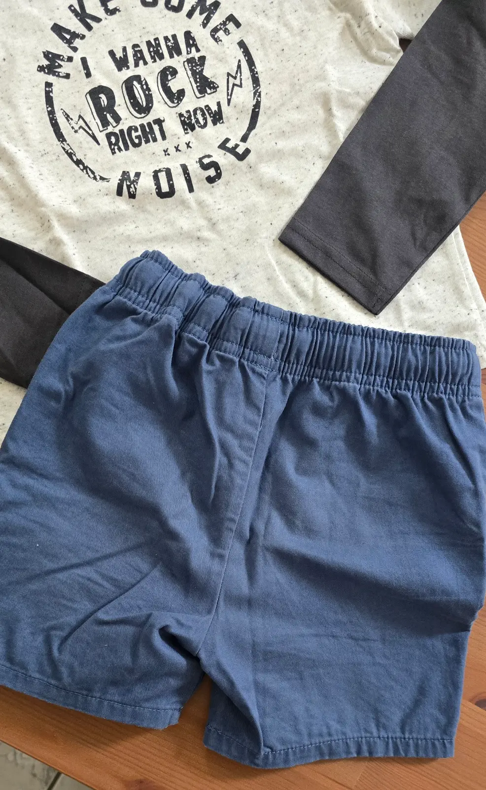 Kiabi — Ensemble teeshirt ml et short 4ans Garçon — photo 4