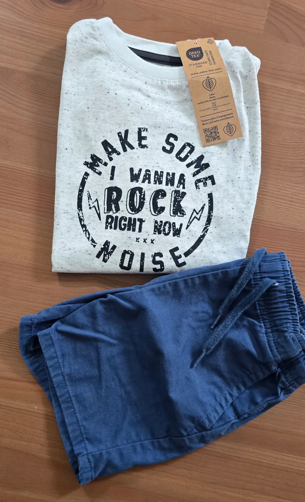 Kiabi — Ensemble teeshirt ml et short 4ans Garçon — photo 5