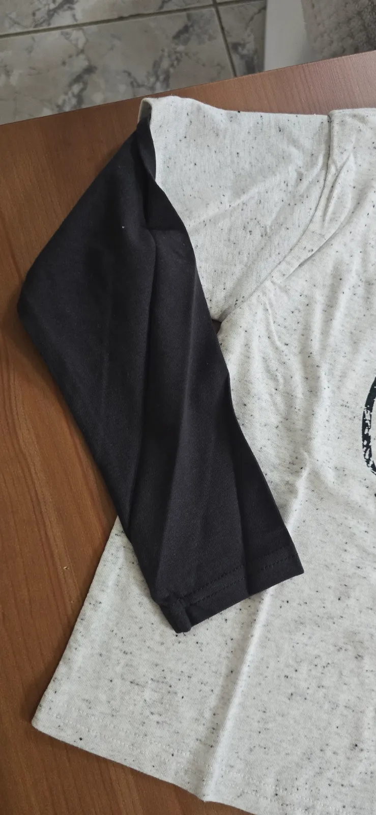 Kiabi — Ensemble teeshirt ml et short 4ans Garçon — photo 8