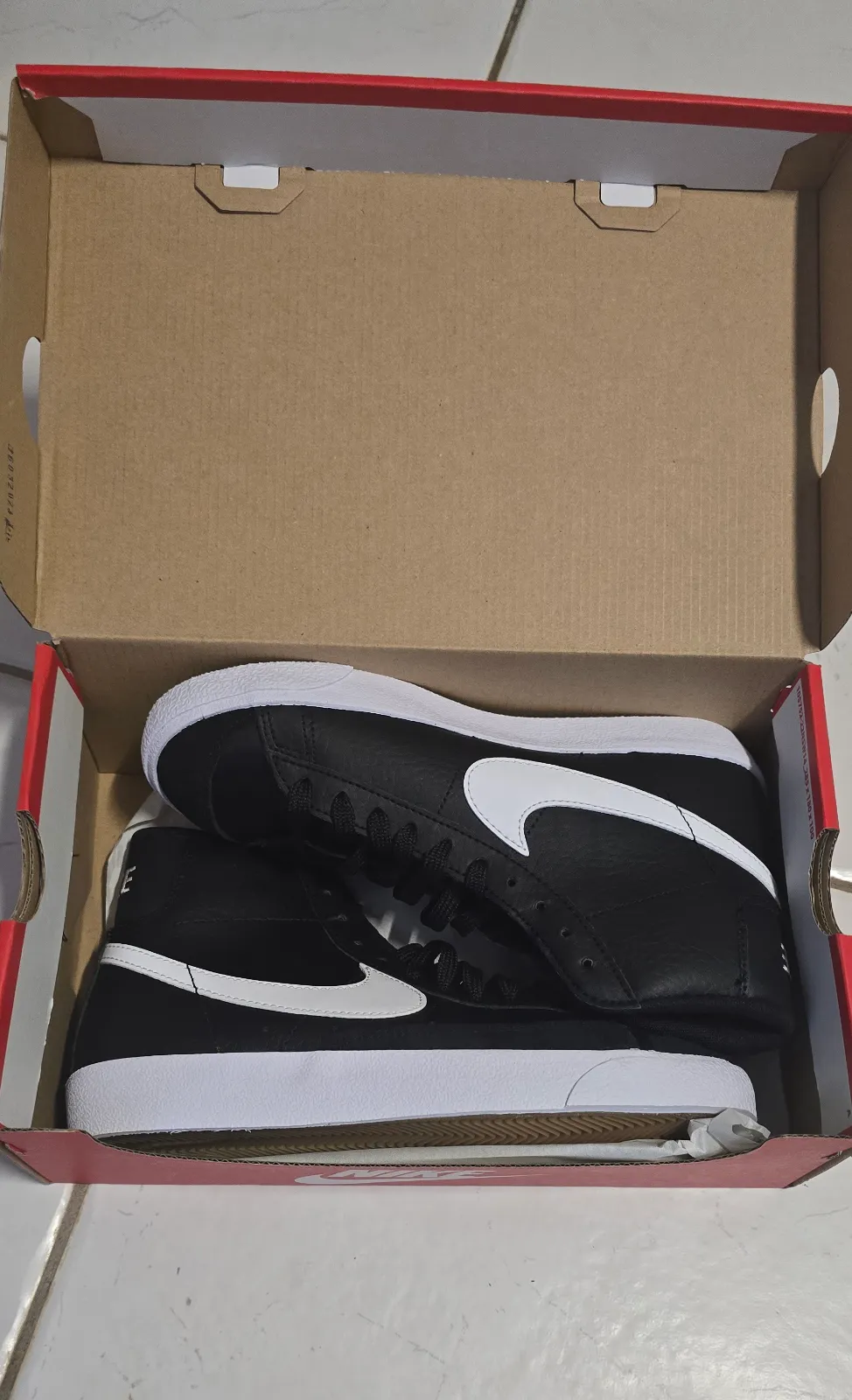 Nike — NEUVES baskets NIKE unisex blazer mid pointure 37.5 — photo 1