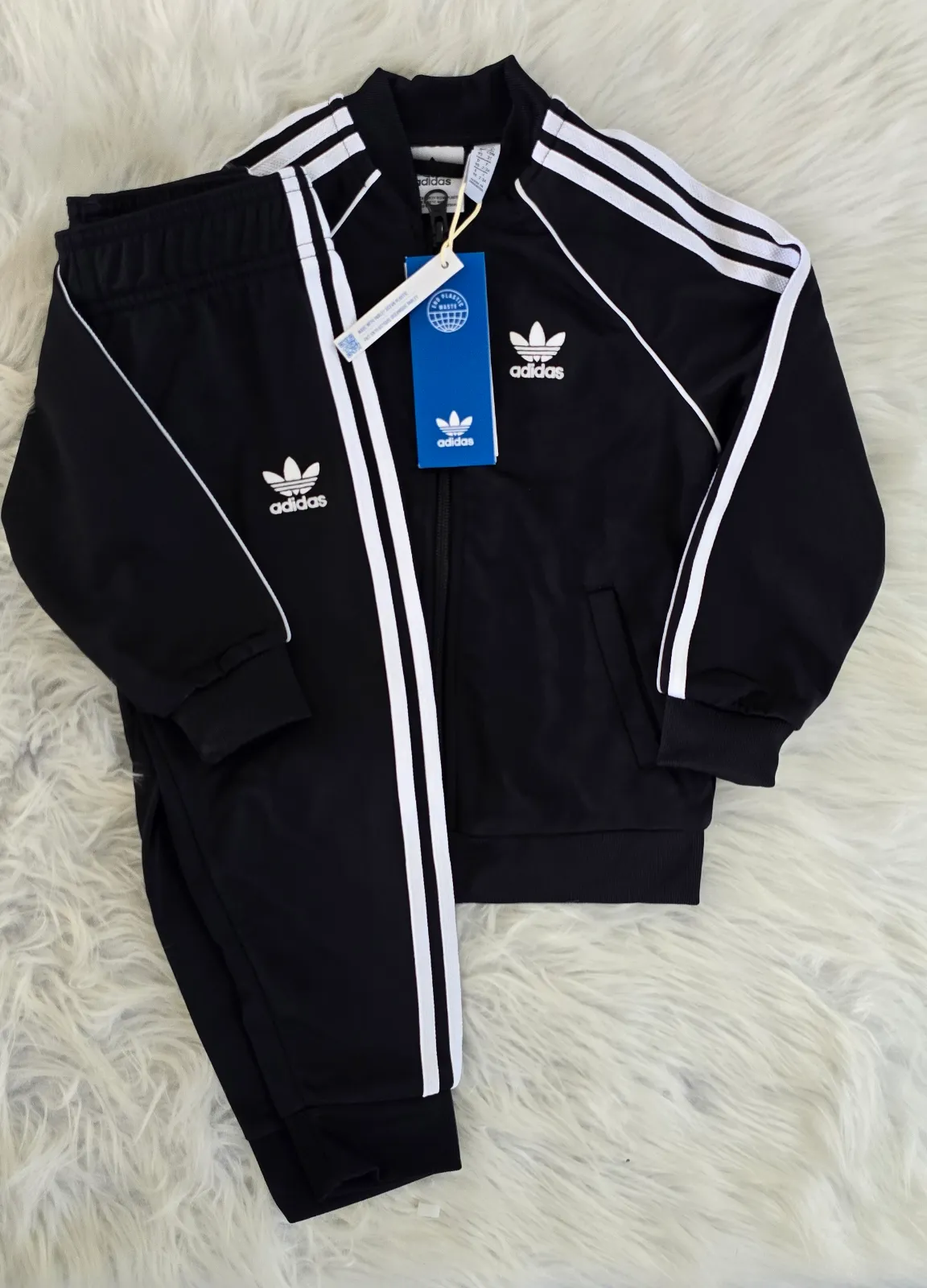 Adidas — NEUF survetement unisex Adidas 3ans — photo 1