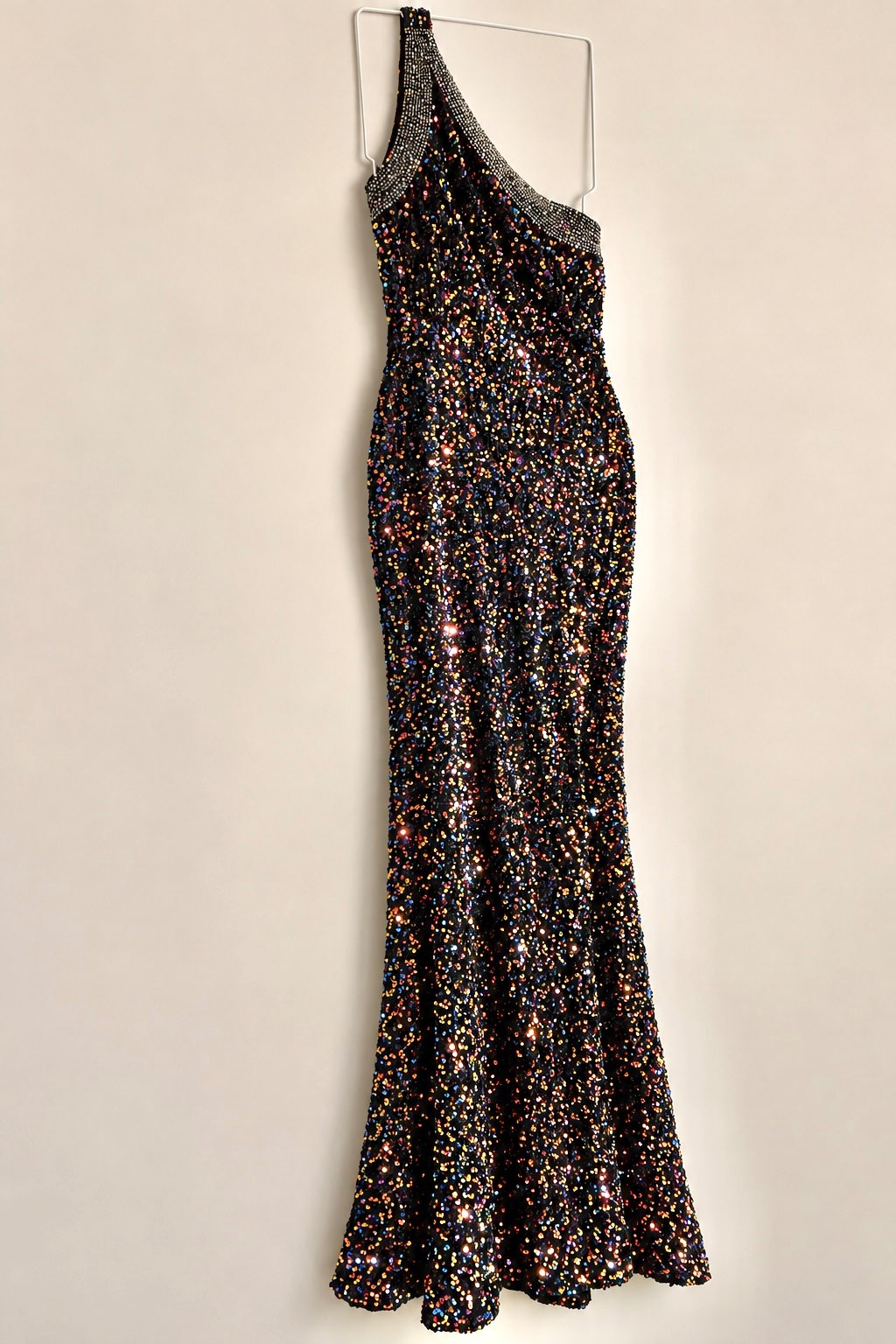 F&P — Robe de soirée F&P à sequins multicolores — photo 2