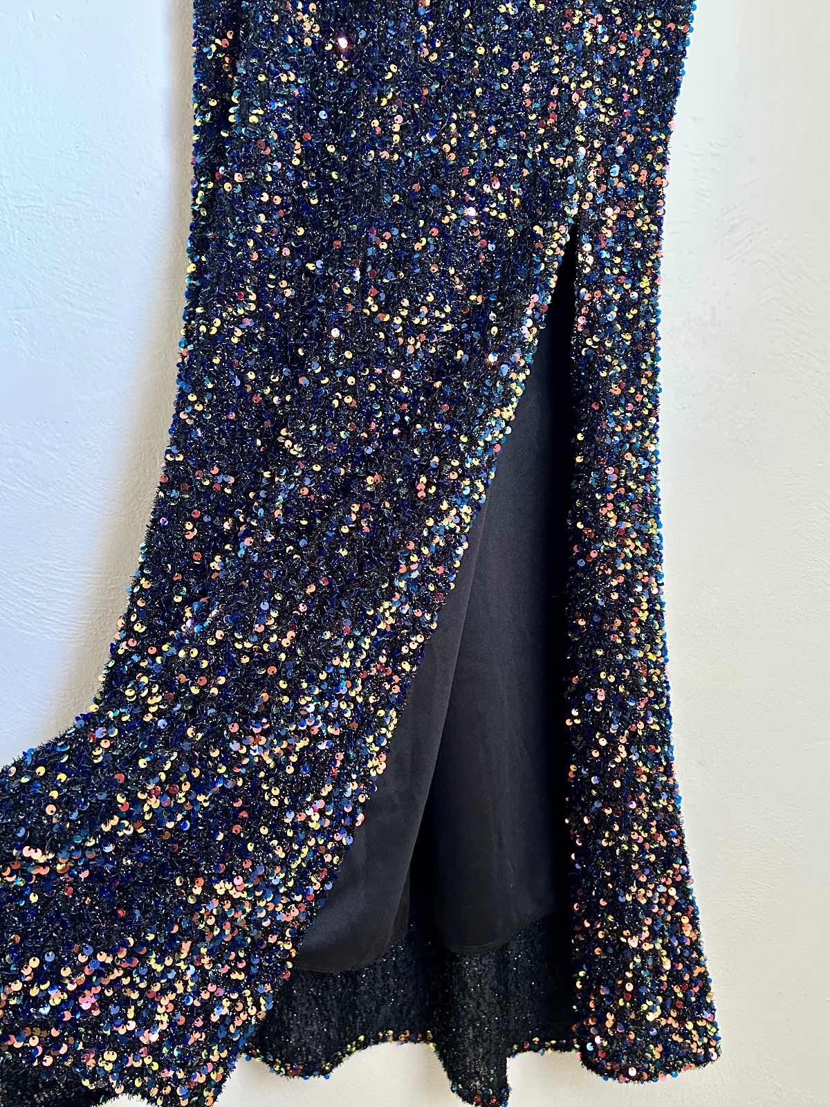 F&P — Robe de soirée F&P à sequins multicolores — photo 3