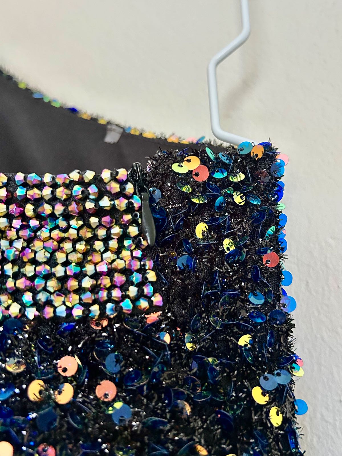 F&P — Robe de soirée F&P à sequins multicolores — photo 4