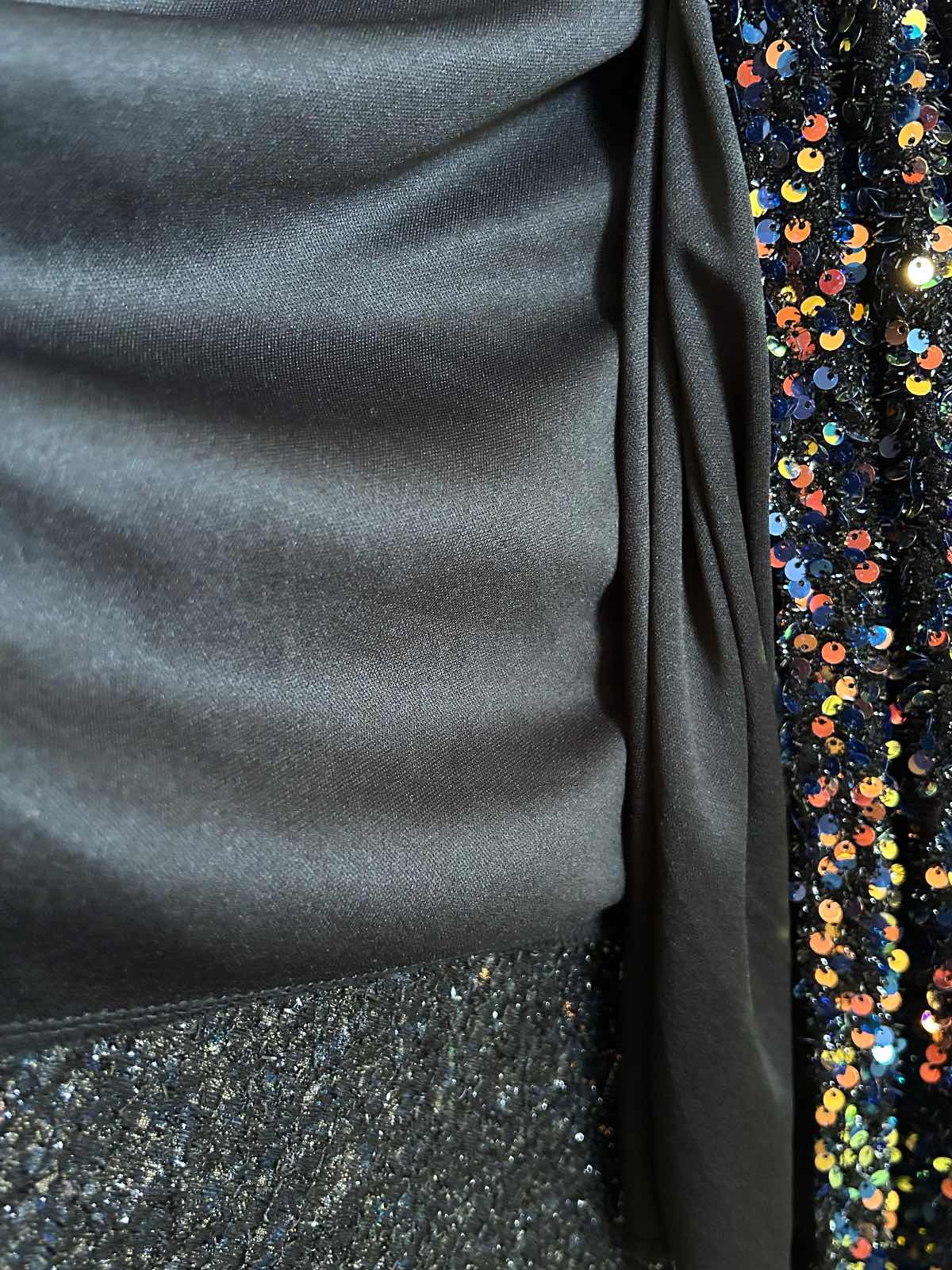 F&P — Robe de soirée F&P à sequins multicolores — photo 5