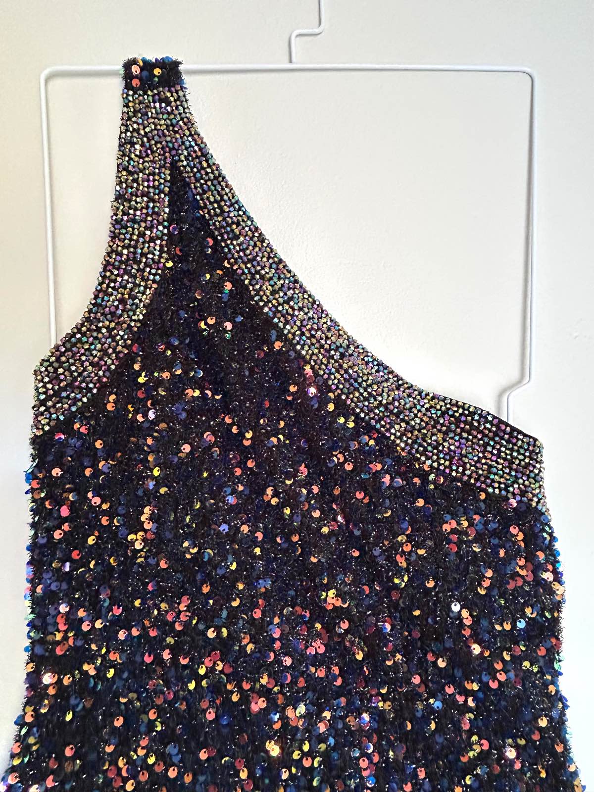 F&P — Robe de soirée F&P à sequins multicolores — photo 6