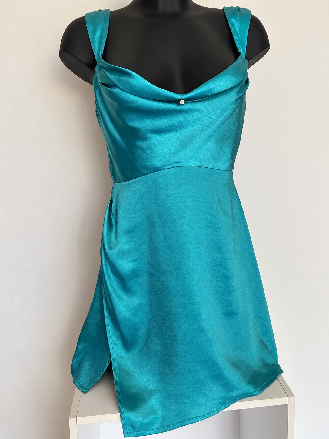 F&P — Magnifique robe Turquoise satinée neuve — photo 4