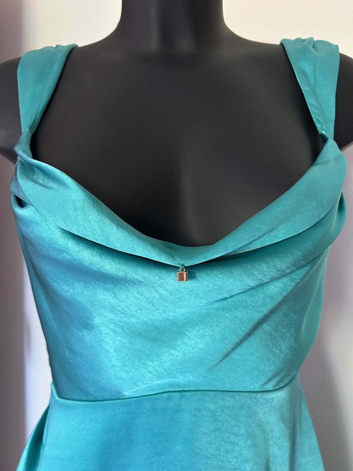 F&P — Magnifique robe Turquoise satinée neuve — photo 7